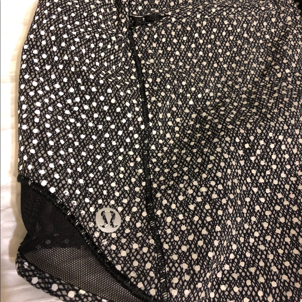 Size 6 Lululemon Hotty Hot Short